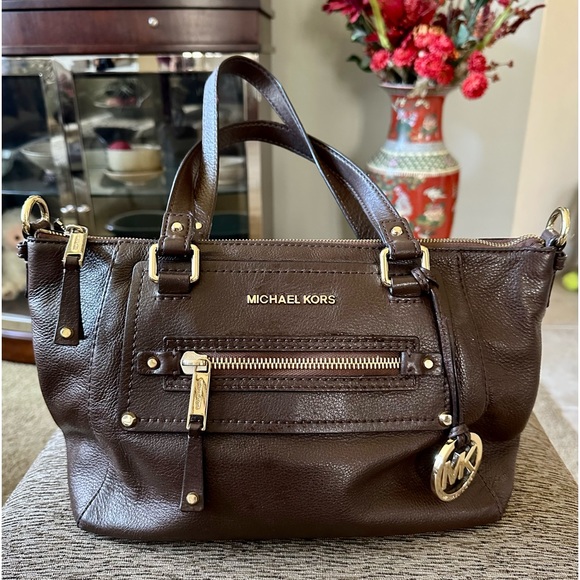 Michael Kors brown leather purse - Picture 1 of 12